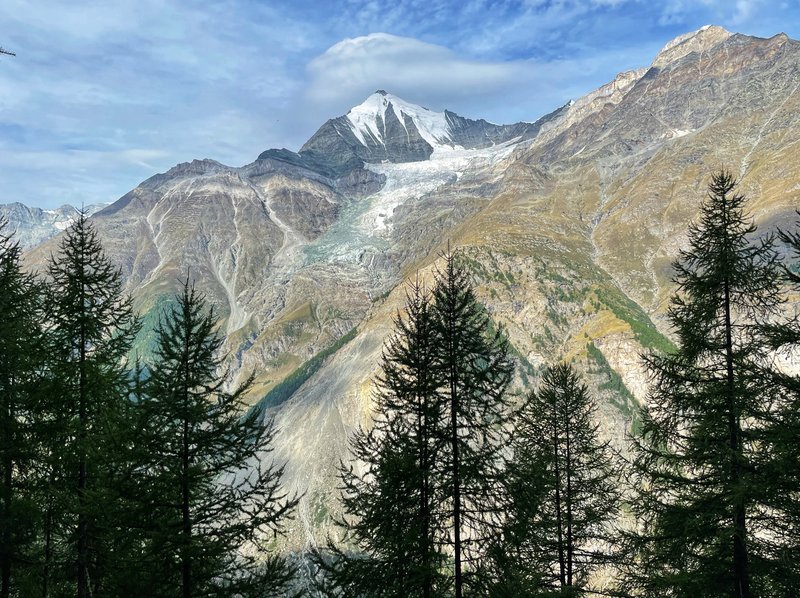 Het Weisshorn boven het dal
