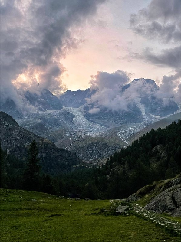 Avondlicht op de gletsjers van de Monte Rosa