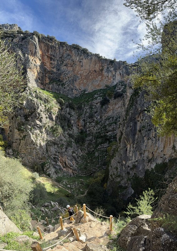The limestone walls above the start
